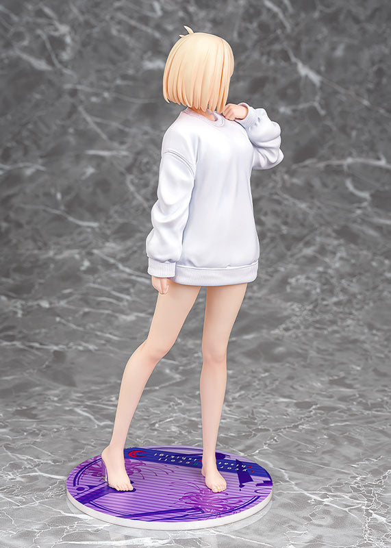 Lycoris Recoil Chisato Nishikigi: Oversized Sweatshirt Ver. 1/7