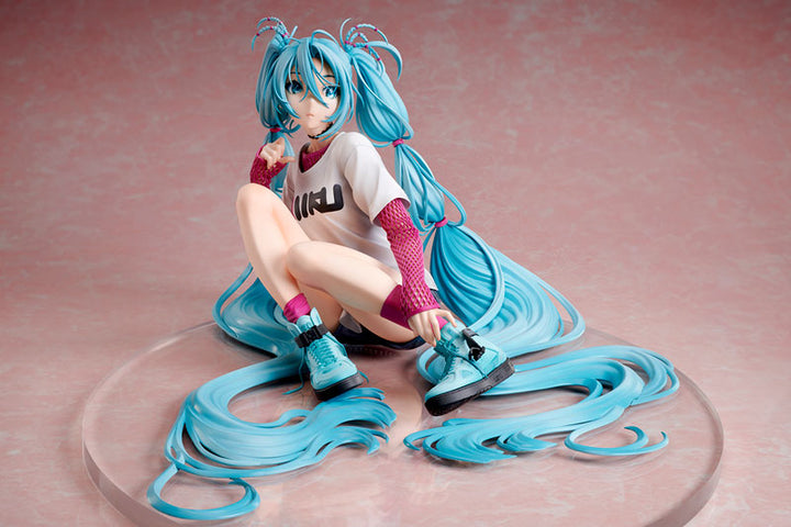 Hatsune Miku x Mai Yoneyama The Latest Street Style "Cute" 1/4