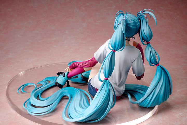 Hatsune Miku x Mai Yoneyama The Latest Street Style "Cute" 1/4