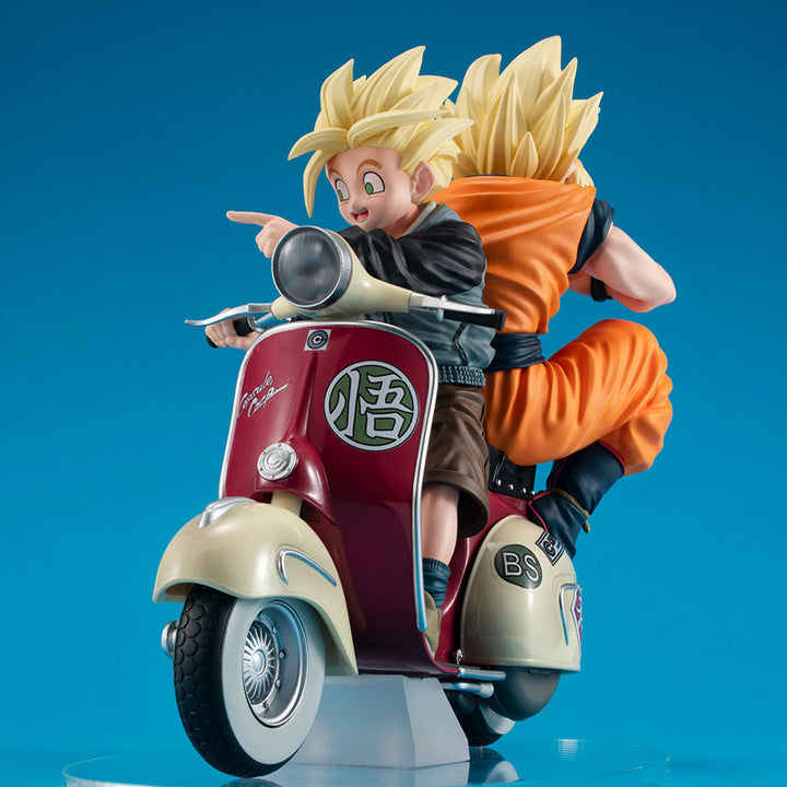 Desktop Real McCoy EX Dragon Ball Z Super Saiyan Son Goku &amp; Super Saiyan Son Gohan &amp; Bike 