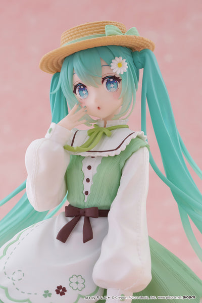 Character Vocal Series 01 Hatsune Miku Fashion Figure Country Ver. 