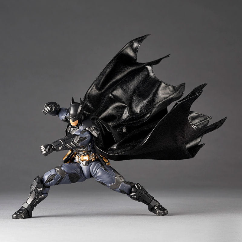 Revoltech Amazing Yamaguchi Batman (Batman: Arkham Knight Ver.)