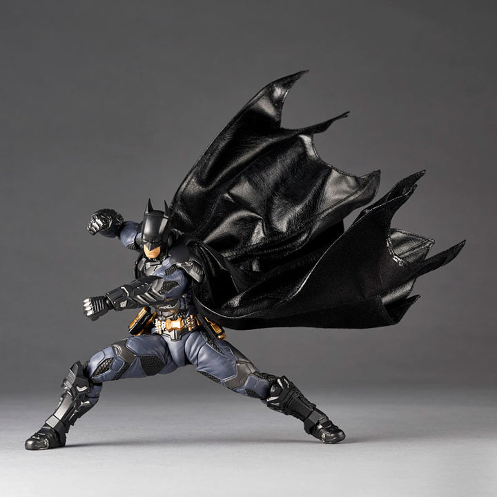 Revoltech Amazing Yamaguchi Batman (Batman: Arkham Knight Ver.)